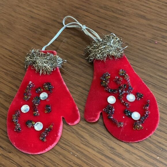 Vtg red felt beaded mittens on gold string Christmas tree ornament - Picture 2 of 7